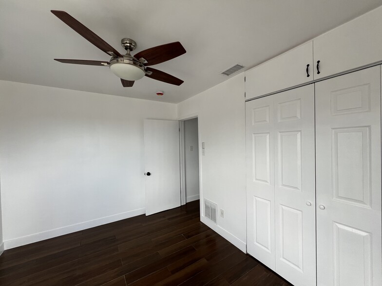 Main bedroom - 5529 Via Corona St