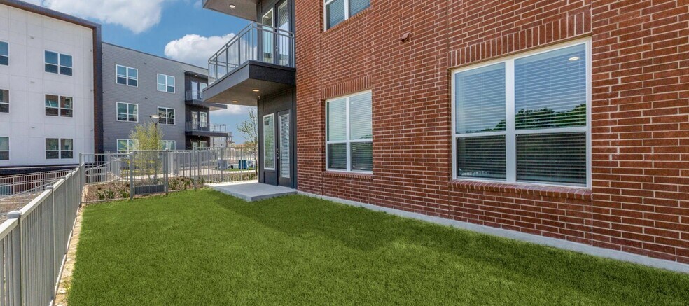 Building Photo - 8589 Stacy Rd