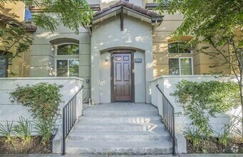 Building Photo - Modern Concord Townhouse 3/2.5 near BART &...