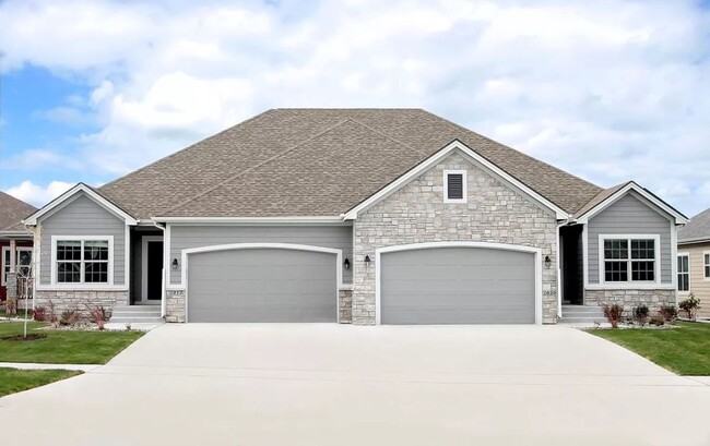 Building Photo - Centennial Pointe West