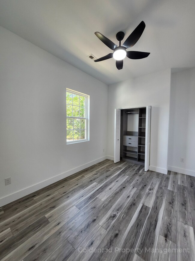 Building Photo - 208 Forest St