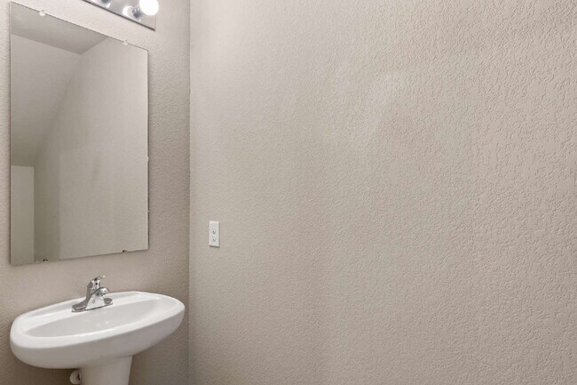 Building Photo - 16630 E Hammon