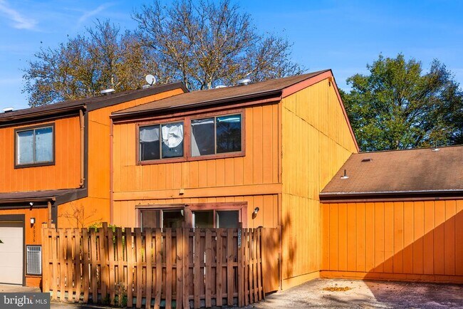 Building Photo - 9034 Arlington Blvd