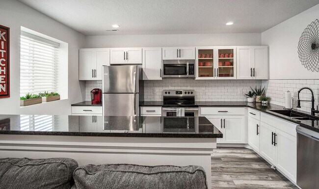 Building Photo - 2273 N Elderberry Dr