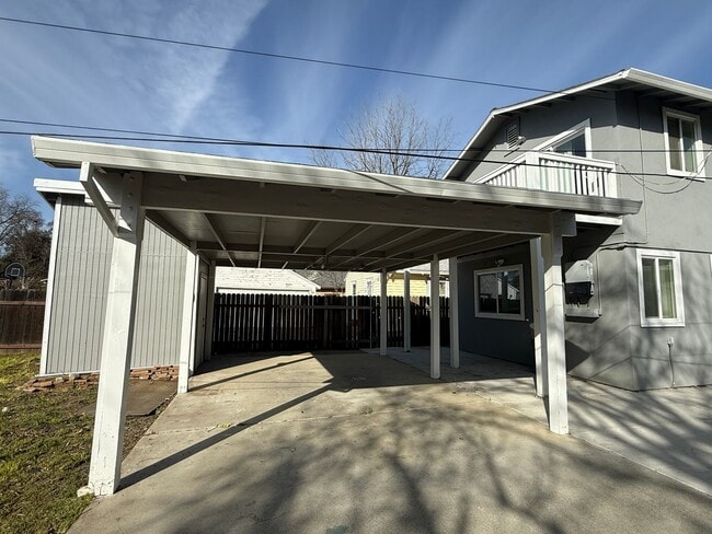 Building Photo - Charming Home in Woodland