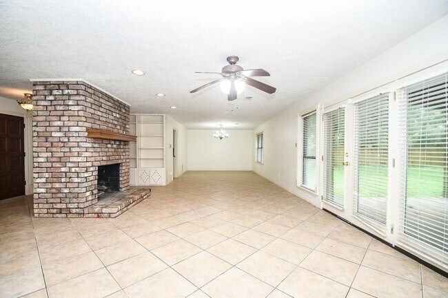 Building Photo - 6702 Spring Leaf Dr