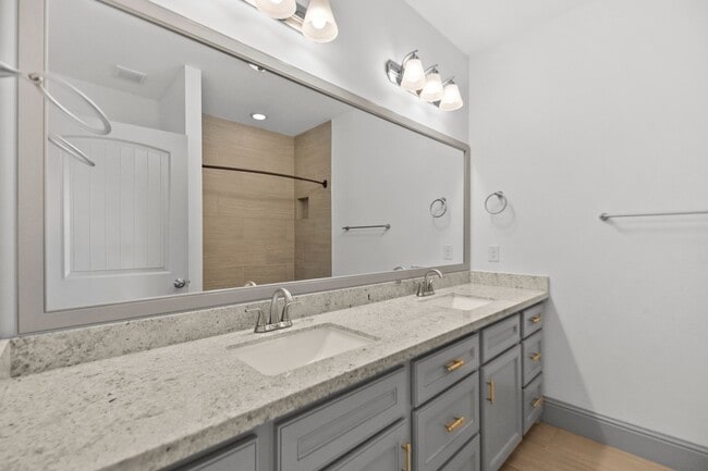 Building Photo - Timeless Elegance in Oak Forest: A Stylish...