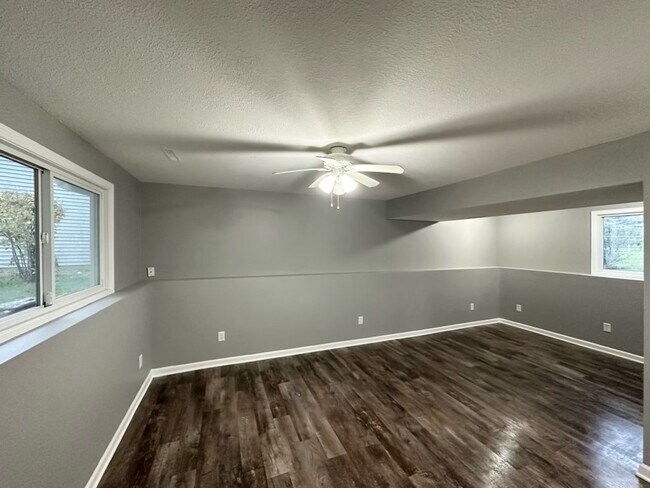 Building Photo - Gorgeous Single Family Home in Brooklyn Park!