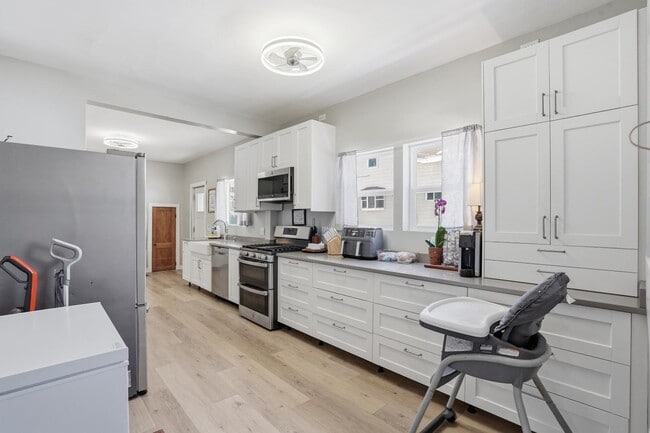 Building Photo - 626 E High St