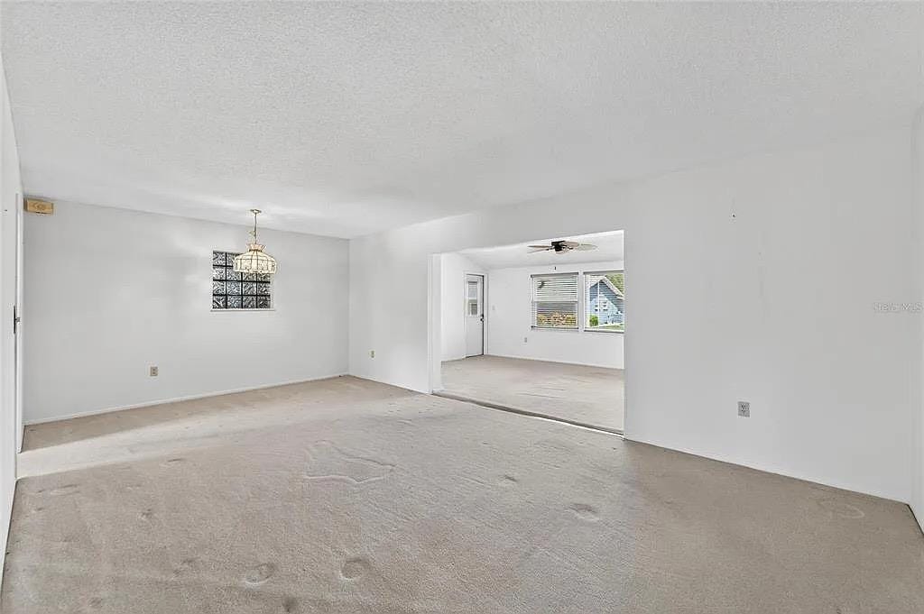 Building Photo - 2316 Lyndhurst Dr