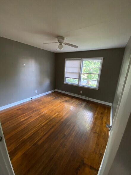 Building Photo - 1100 Willowbrook Dr