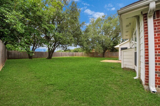 Building Photo - 10214 White Oak Trail Ln