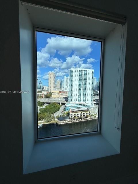 Building Photo - 10 SW South River Dr