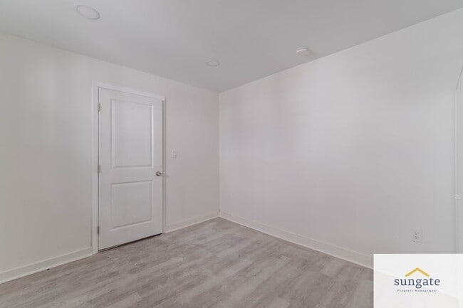 Building Photo - 208 Lloyd St