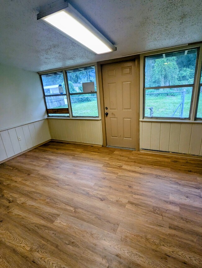 Building Photo - 637