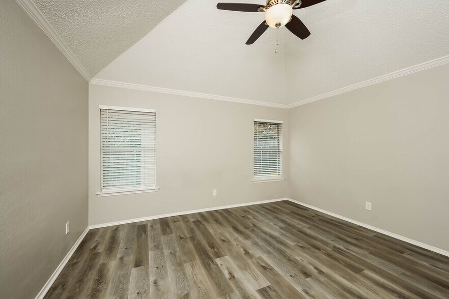 Building Photo - 416 Deauville Dr