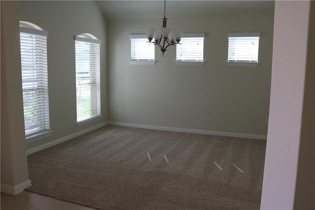 Building Photo - 913 Wolcott Dr