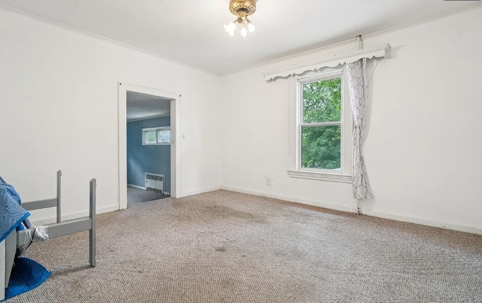 Building Photo - 102 2nd St