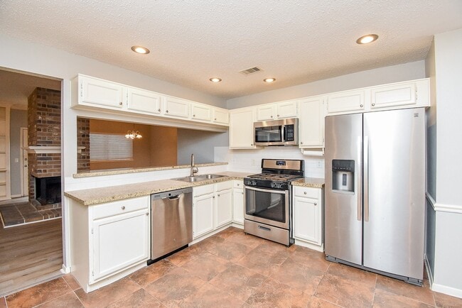 Building Photo - 10319 Tablerock Dr