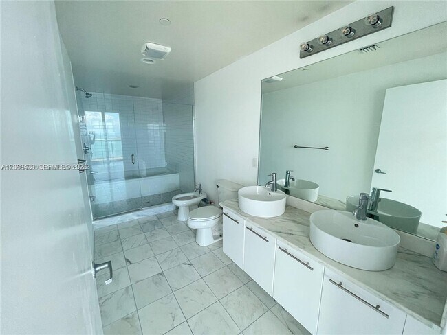 Building Photo - 888 Biscayne Blvd