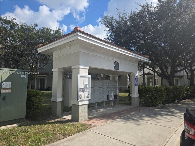 Building Photo - 2612 SW 81st Terrace