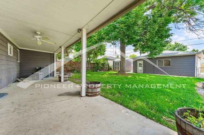 Building Photo - Charming Home with Central AC and Washer/Dryer