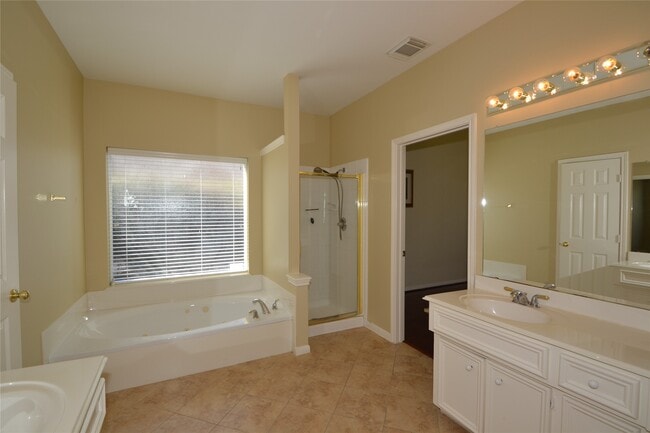 Building Photo - 1711 Emma Cove Ct
