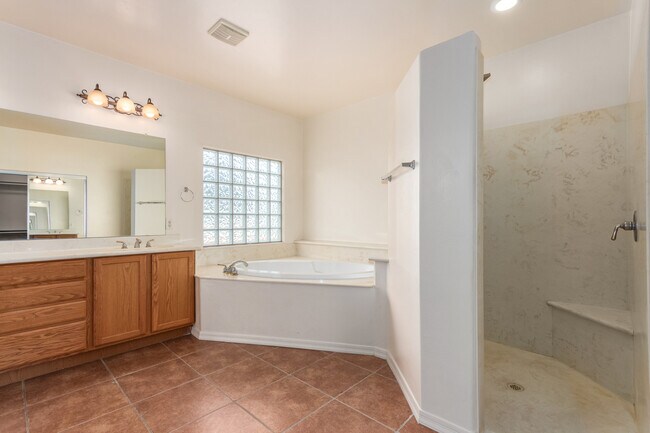 Building Photo - 10335 N Tall Cotton Dr