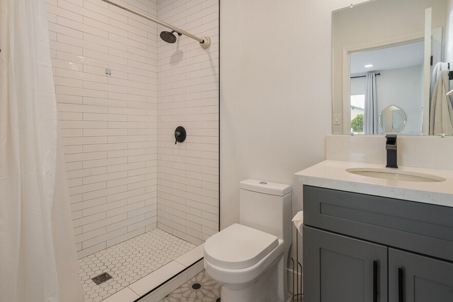 Building Photo - 8936 S Manhattan Pl