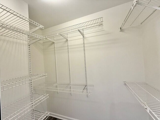 Building Photo - 707 Clay Hill Dr