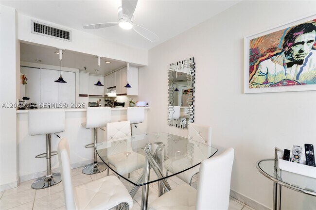 Building Photo - 540 Brickell Key Dr