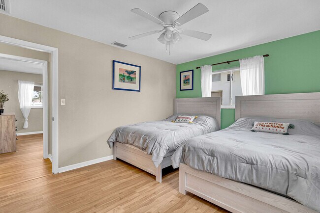 Building Photo - 897 Imperial Dr