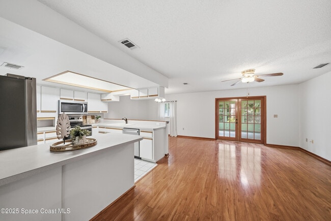 Building Photo - 2108 Rosewood Dr