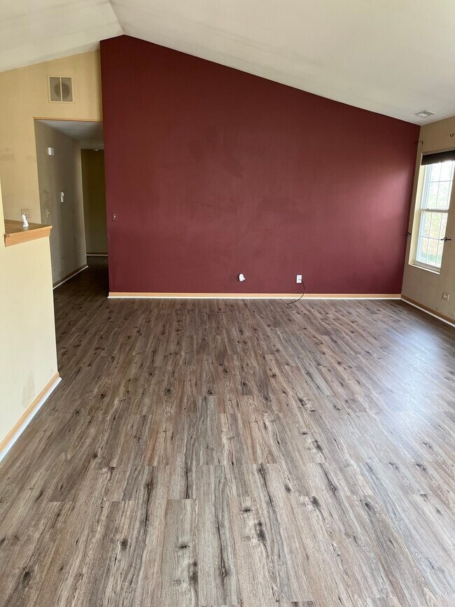 Building Photo - 545 N Fox Trl