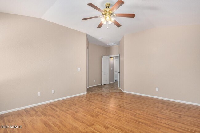 Building Photo - 17556 W Bloomfield Rd