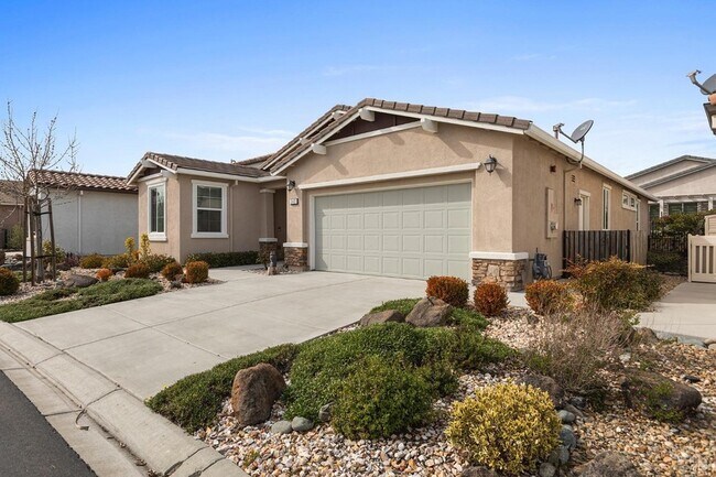 Building Photo - 343 Silver Ridge Dr