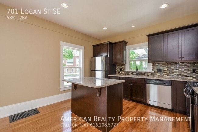 Building Photo - 701 Logan St SE