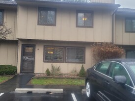 Building Photo - 16 Hudson Heights Dr