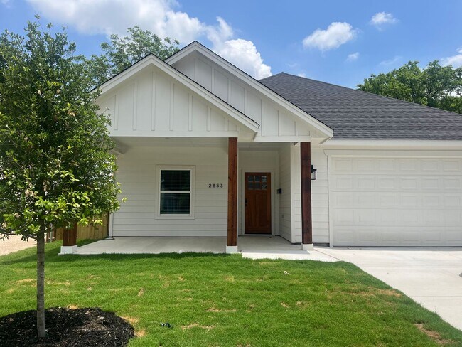 Primary Photo - 2853 S Hills Ave