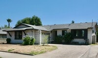 Building Photo - Single Level Home in Great Area!