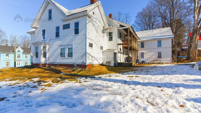 Building Photo - 11 Pleasant St