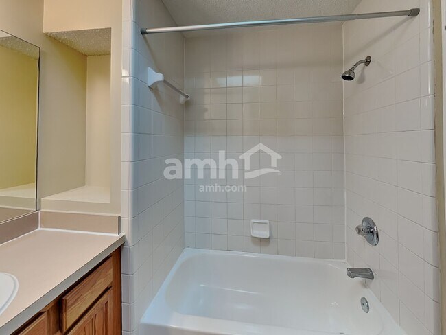 Building Photo - 2508 Westchester Ct