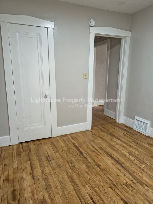 Building Photo - 3040 Temple St