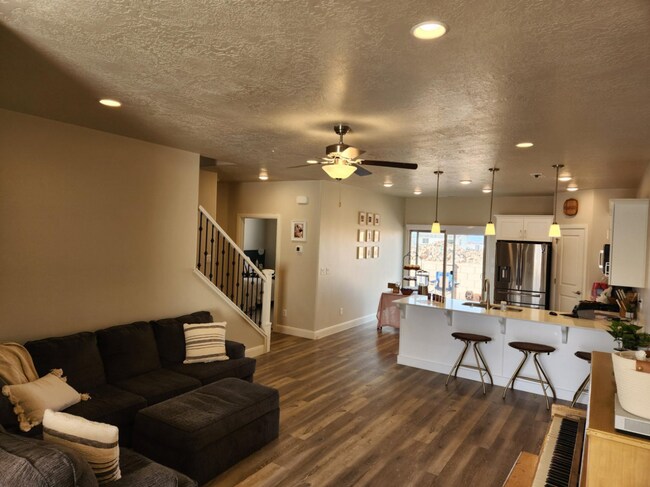 Building Photo - 527 N 550 W
