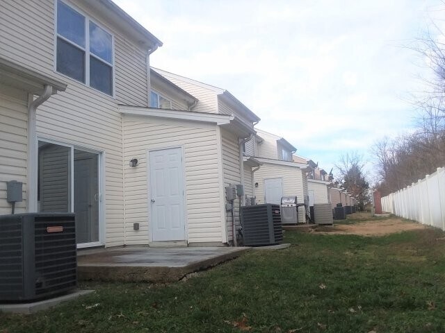 Building Photo - Antioch Townhouse.  Washer & Dryer Provided