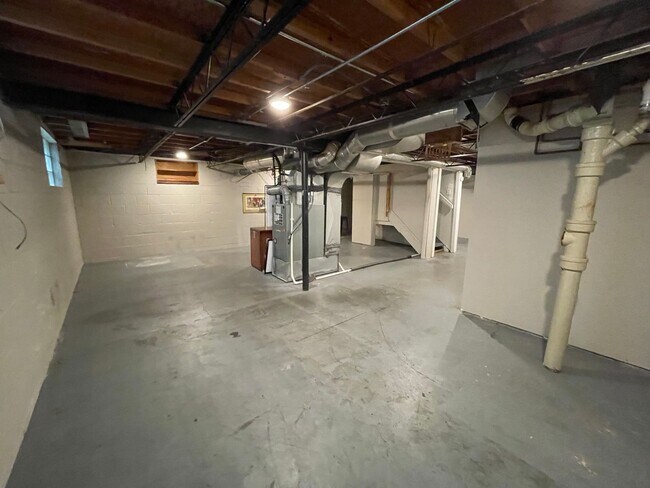 Building Photo - 2132 S 48th Ave