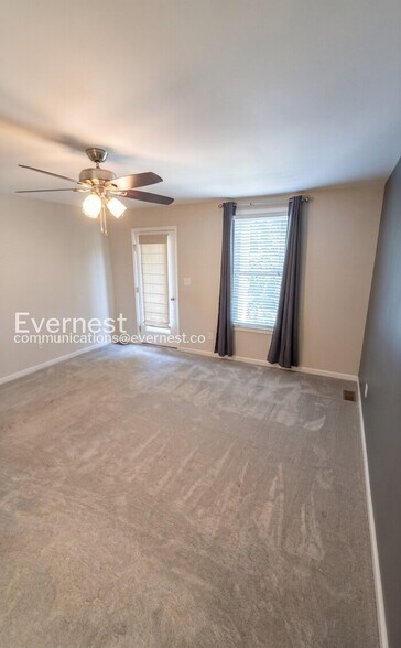 Building Photo - 6013 New Town Dr