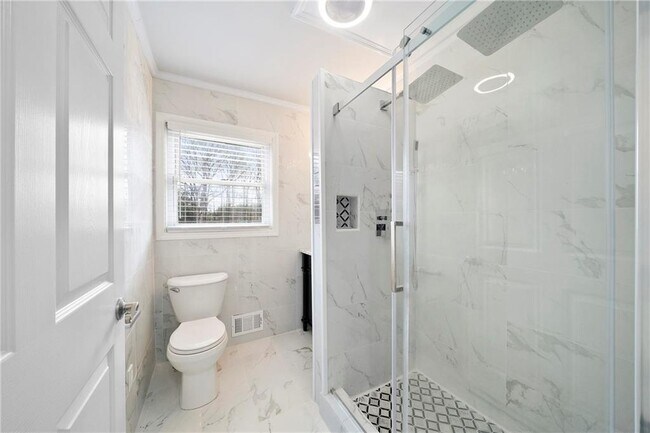 Building Photo - 3400 Lower Roswell Rd