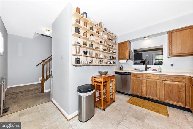Building Photo - 6631 Beach Dr