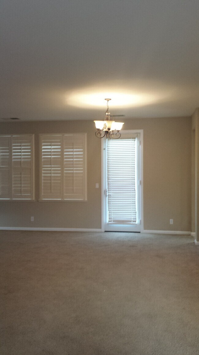 Building Photo - 1217 Fawn Lily Dr